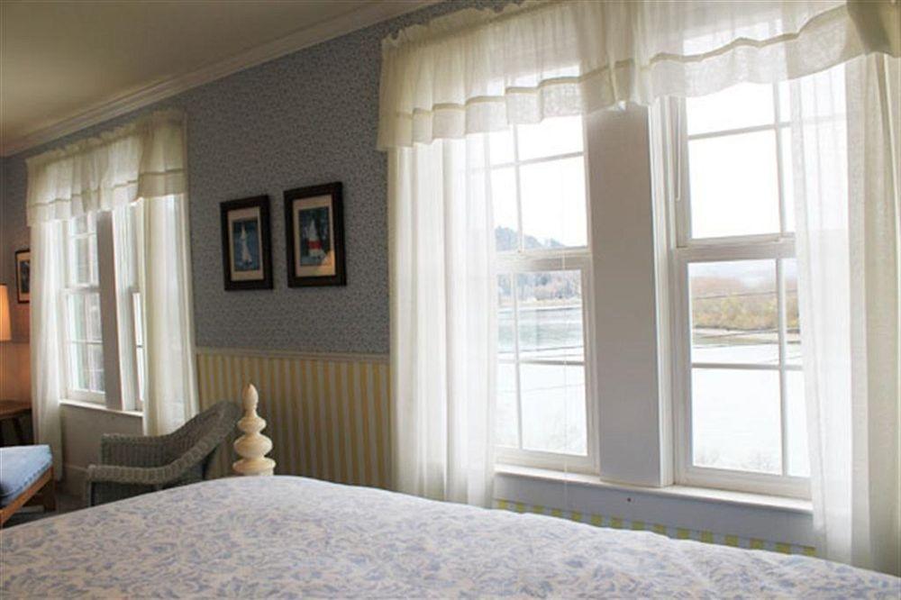 The Historic Requa Inn Кламат Екстериор снимка