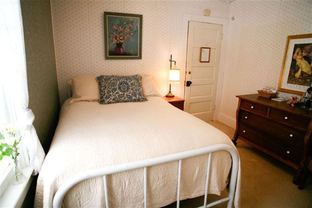 The Historic Requa Inn Кламат Екстериор снимка