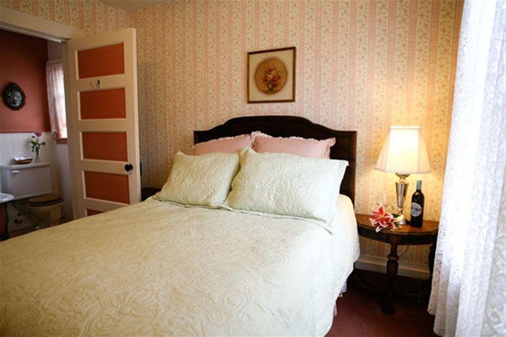 The Historic Requa Inn Кламат Екстериор снимка