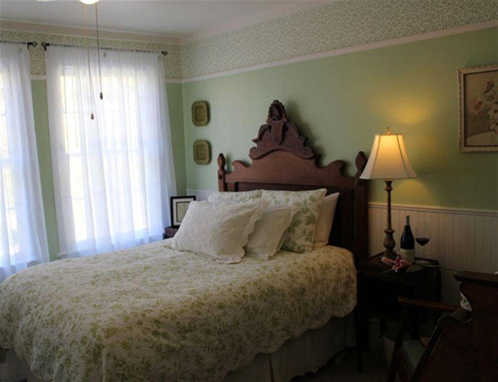 The Historic Requa Inn Кламат Екстериор снимка