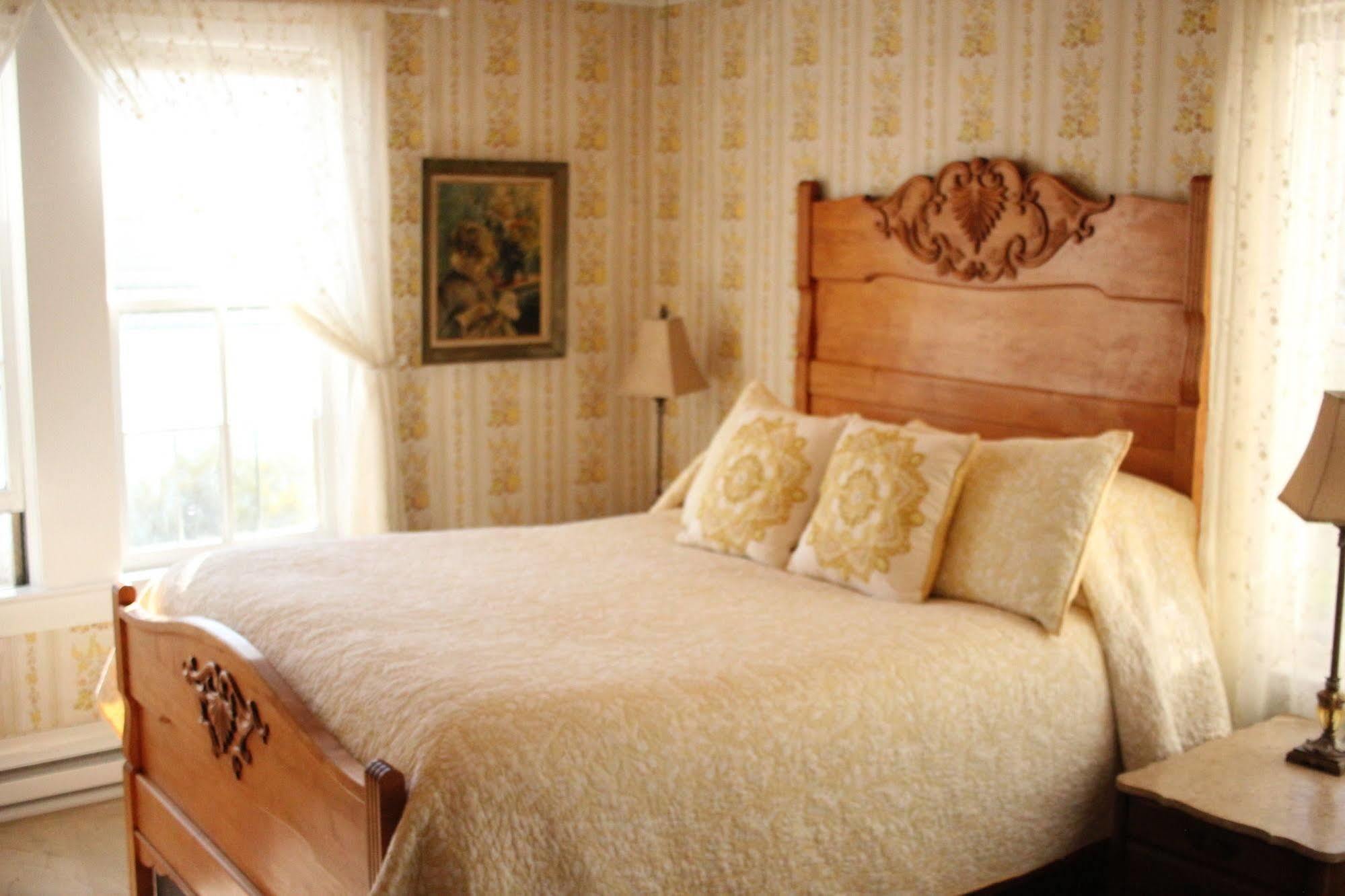 The Historic Requa Inn Кламат Екстериор снимка