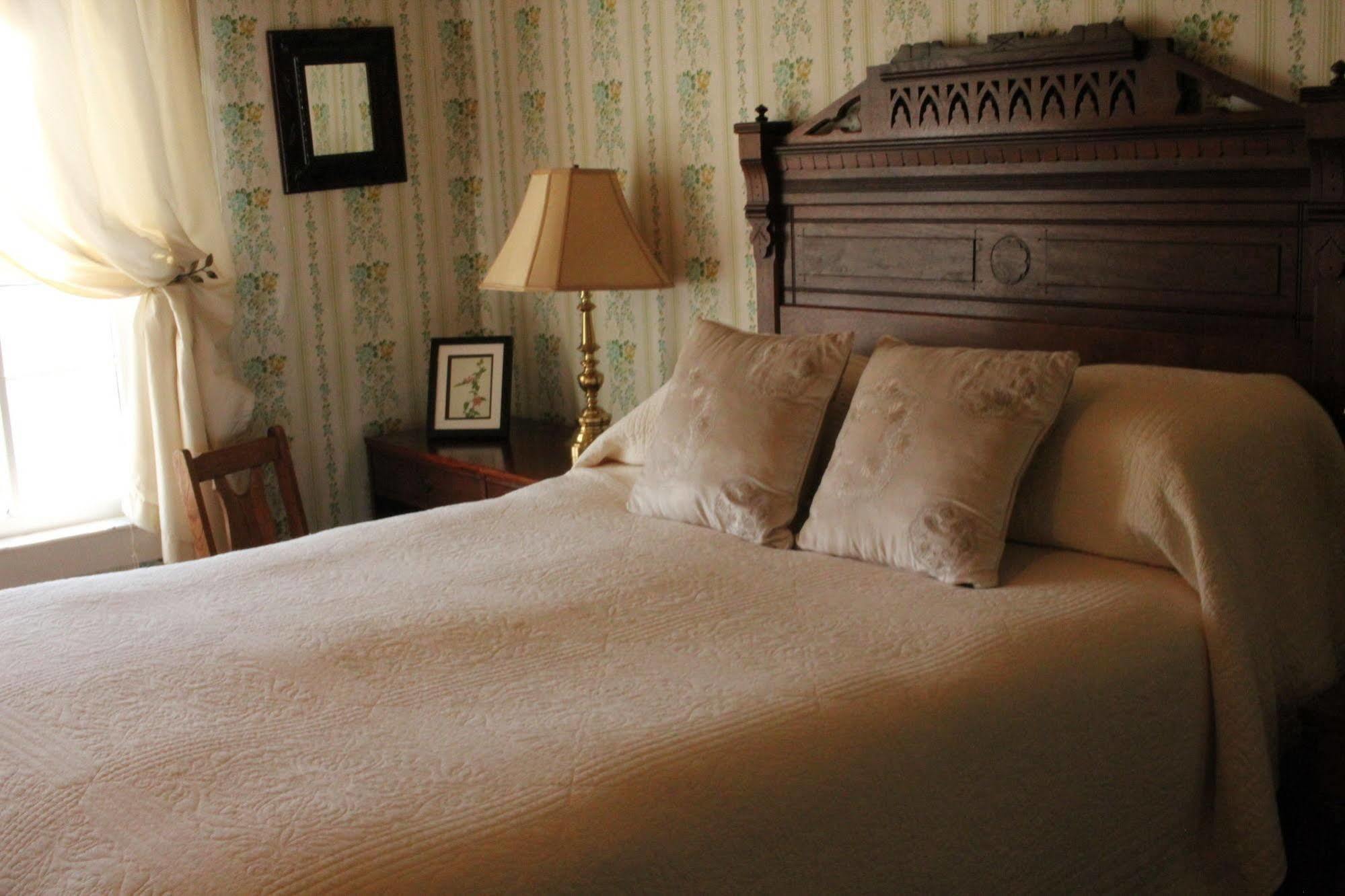 The Historic Requa Inn Кламат Екстериор снимка